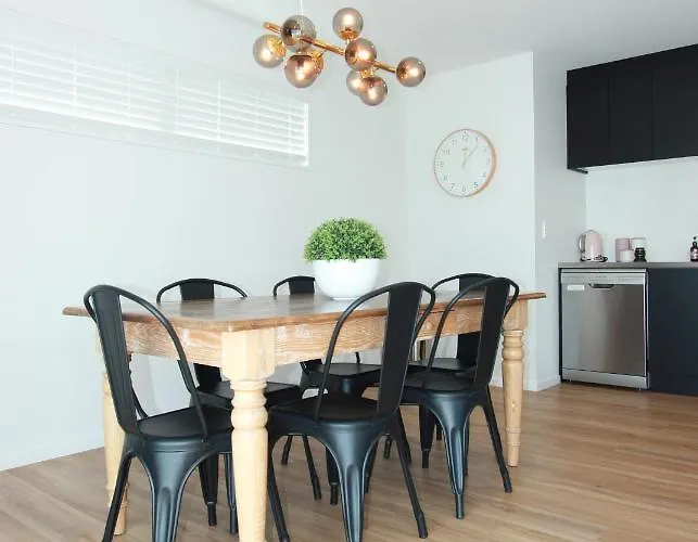 3 - Sunny Brand New House Hébergement de vacances *